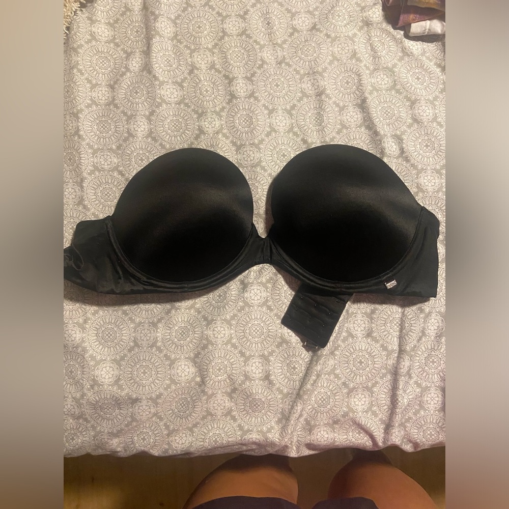 Victoria’s Secret strapless bra